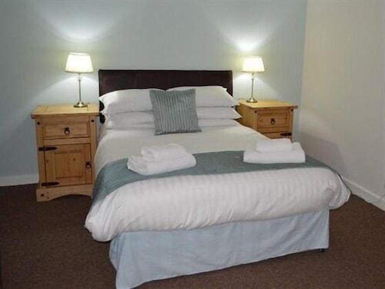 Gallery - The Oaks Hotel