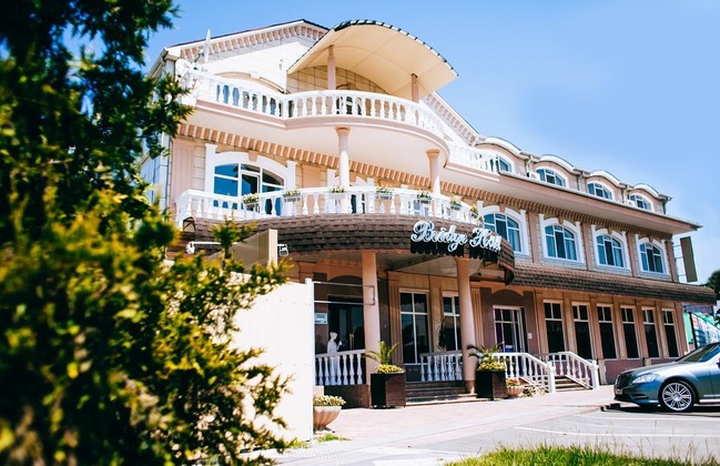 Gallery - Bridge Hotel