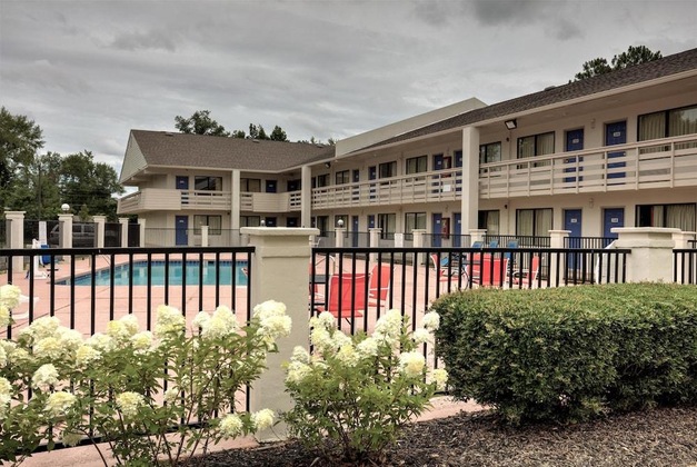 Gallery - Super 7 Inn Tupelo