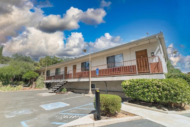 Gallery - Mariposa Lodge