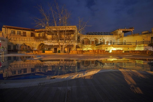 Gallery - Holiday Cave Hotel