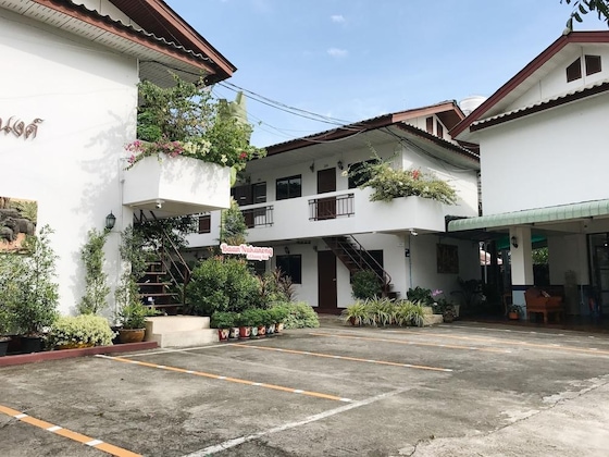 Gallery - Baan Nukanong Guesthouse