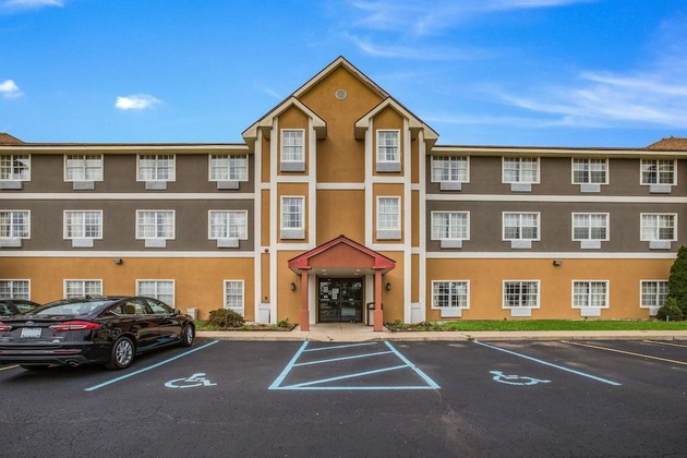 Gallery - Americas Best Value Inn & Suites Three Rivers