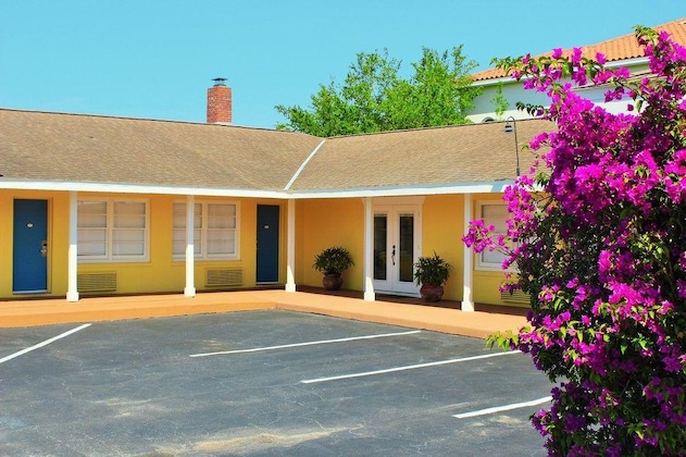 Gallery - Edgewater Inn