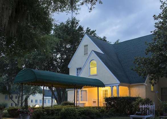 Gallery - Lakeside Inn