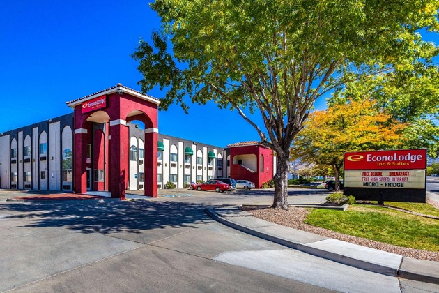 Gallery - Econo Lodge Inn & Suites