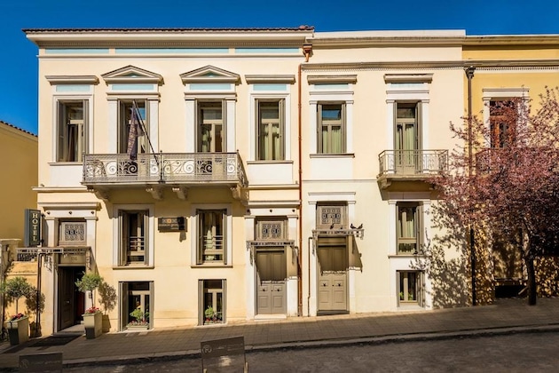 Gallery - Maison Grecque