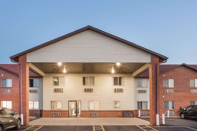 Gallery - Super 8 By Wyndham Monmouth Il