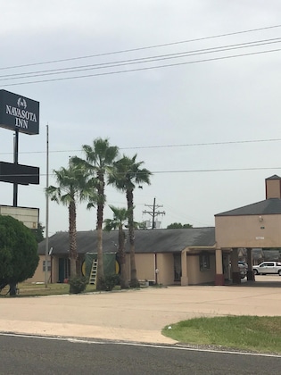Gallery - Navasota Inn