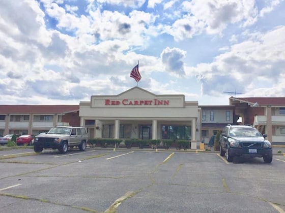 Gallery - Red Carpet Inn Great Lakes