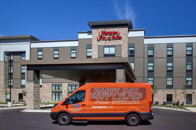 Gallery - Hampton Inn & Suites Milwaukee West