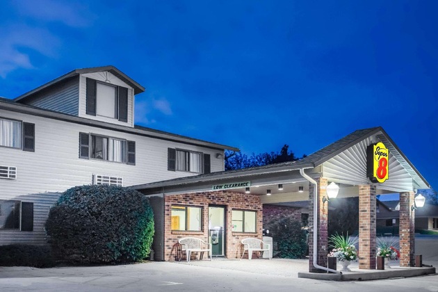 Gallery - Super 8 By Wyndham Monroe Wi