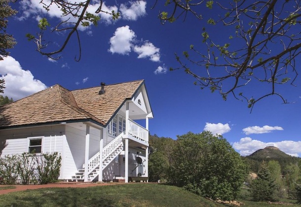 Gallery - Antlers On The Creek Bed & Breakfast
