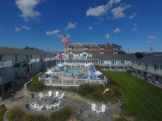 Gallery - Anchor In Distinctive Waterfront Lodging