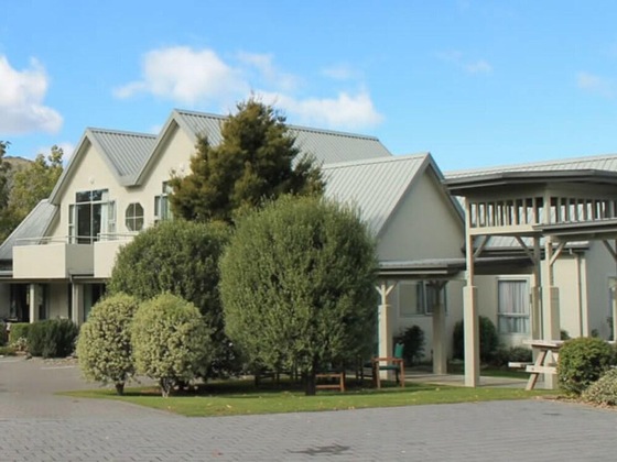 Gallery - Colonial Manor Motel