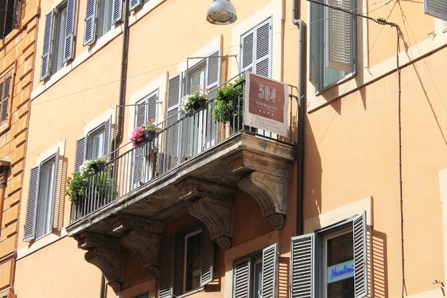 Gallery - A World Aparts - 504 Corso