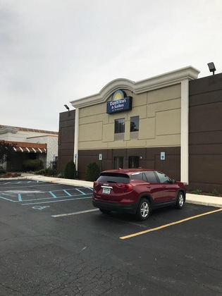 Gallery - Days Inn & Suites By Wyndham Rochester Hills Mi
