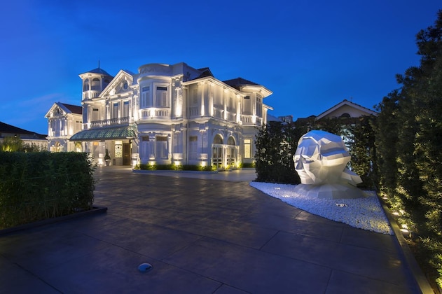Gallery - Macalister Mansion