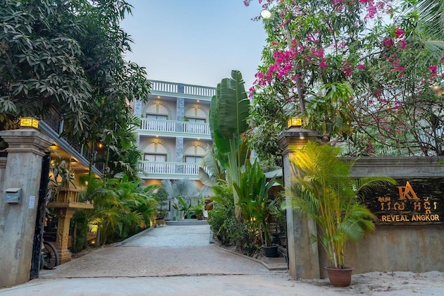 Gallery - Reveal Courtyard In Reveal Angkor