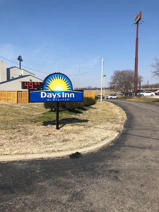Gallery - Days Inn & Suites By Wyndham Caseyville