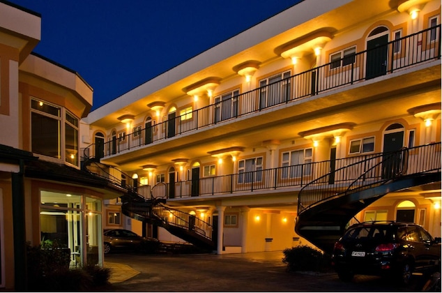 Gallery - Beachfront Motel