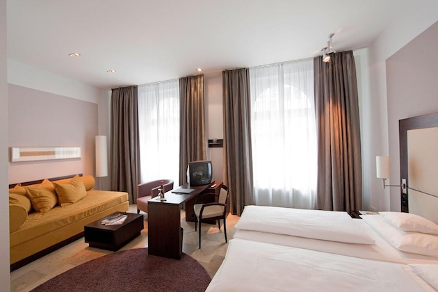 Gallery - Devin Art Hotel