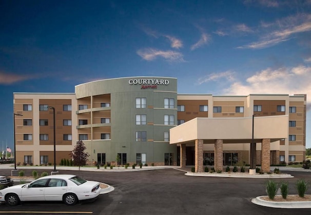 Gallery - Courtyard Bay City