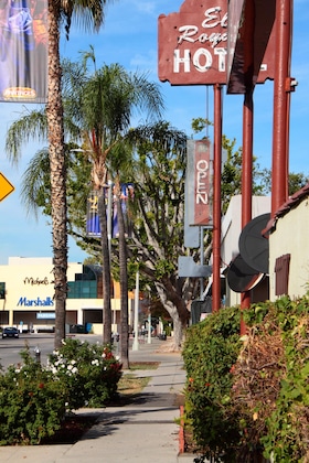 Gallery - El Royale Gardens Near Universal Studios
