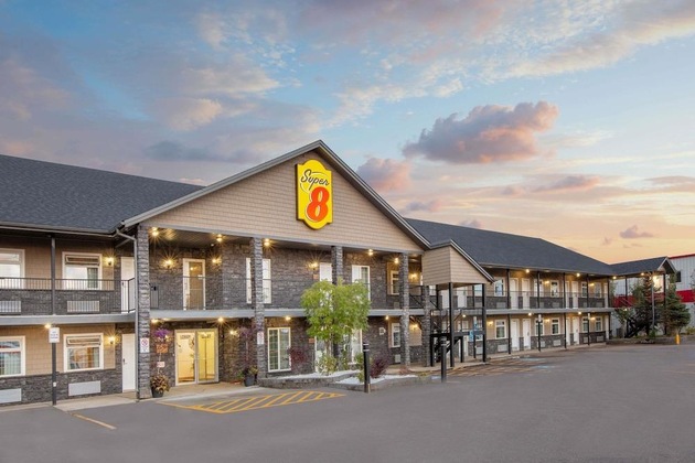Gallery - Super 8 Fort Mcmurray