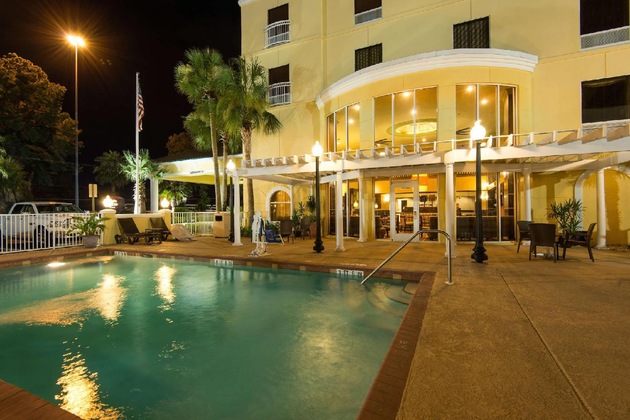 Gallery - Hampton Inn & Suites Lake City