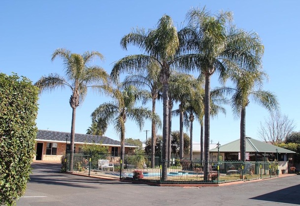 Gallery - Town & Country Motor Inn