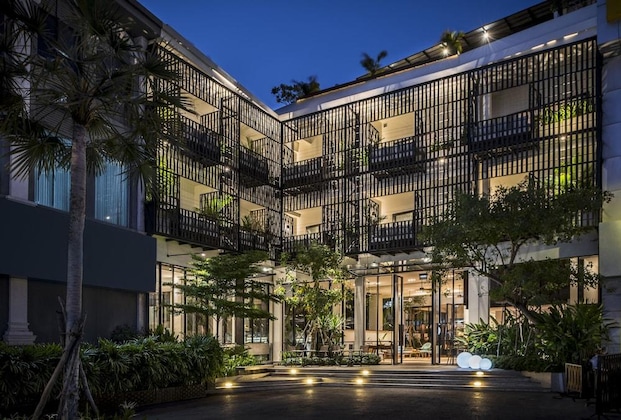 Gallery - The Aviary Hotel