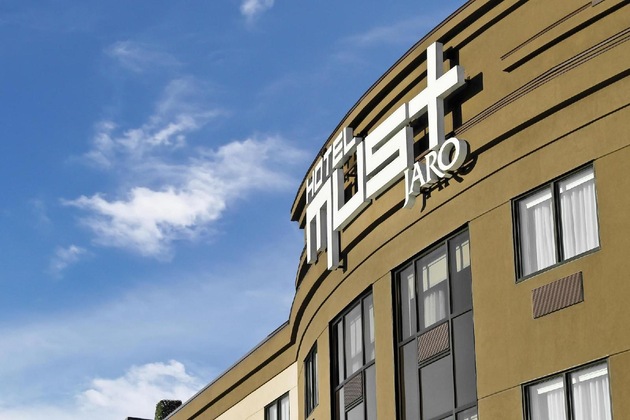 Gallery - Hôtel Must – Aéroport De Québec Par Jaro