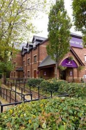 Gallery - Premier Inn Manchester North (Middleton)