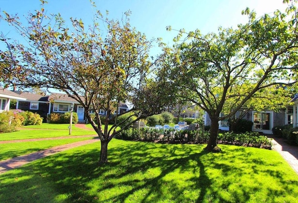 Gallery - Brant Point Courtyard