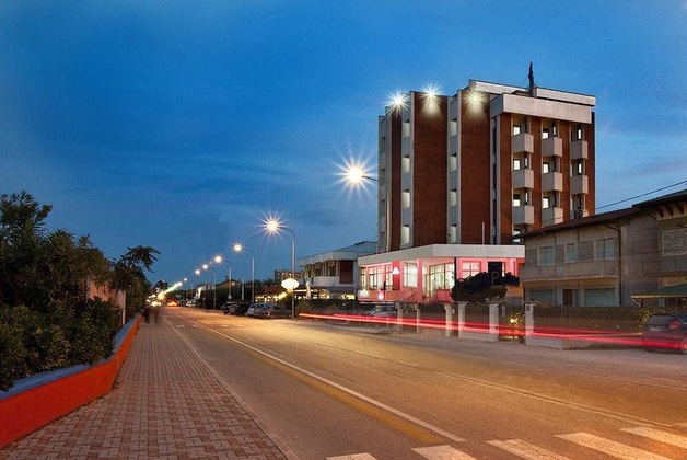 Gallery - Hotel Ambassador