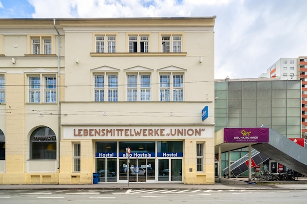 Gallery - A&O  Salzburg Hauptbahnhof