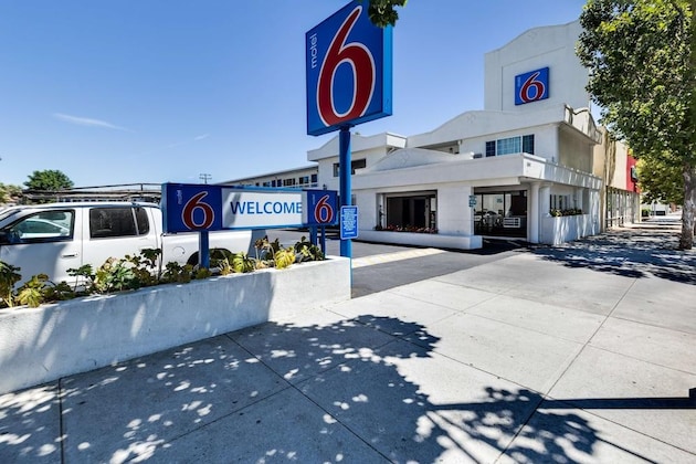 Gallery - Motel 6 Convention Center
