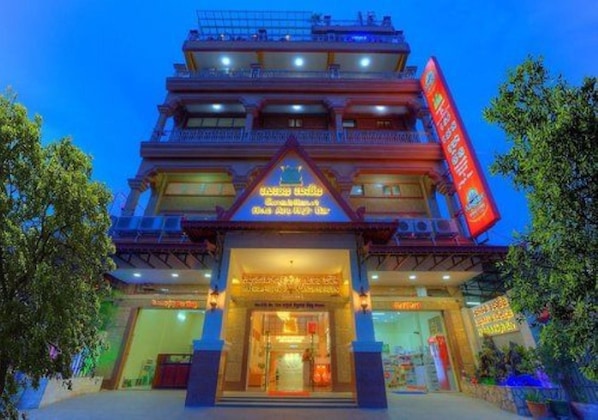 Gallery - Seventh Heaven Hotel And High Bar