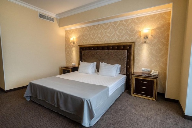 Gallery - Business Hotel Mask