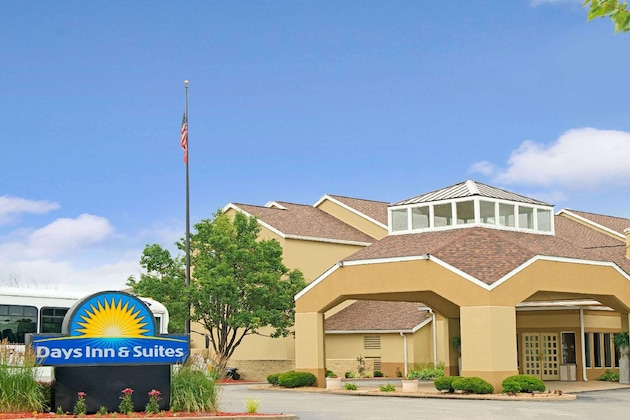 Gallery - Days Inn & Suites By Wyndham St. Louis Westport Plaza