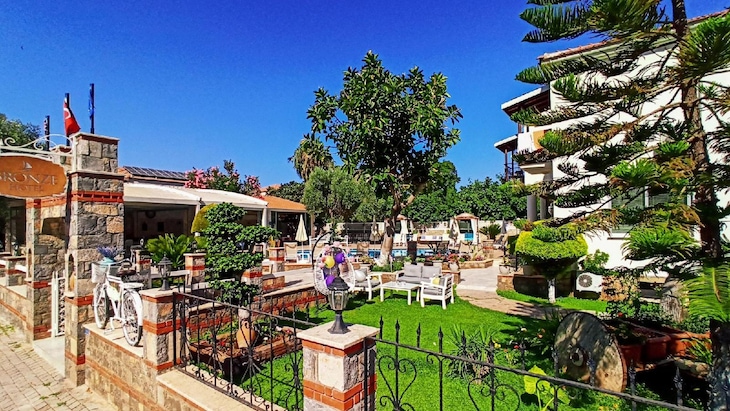 Gallery - Bronze Hotel
