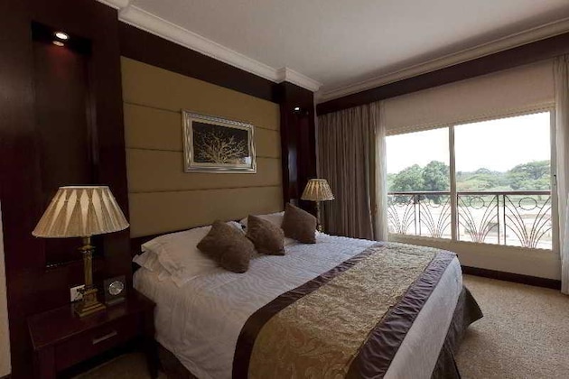 Gallery - Ledger Plaza Bangui