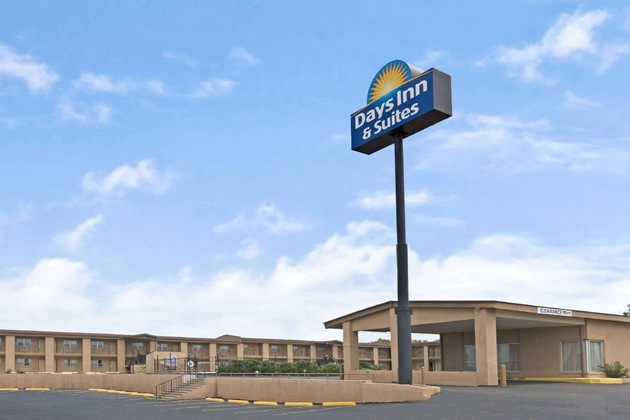 Gallery - Days Inn & Suites By Wyndham Santa Rosa