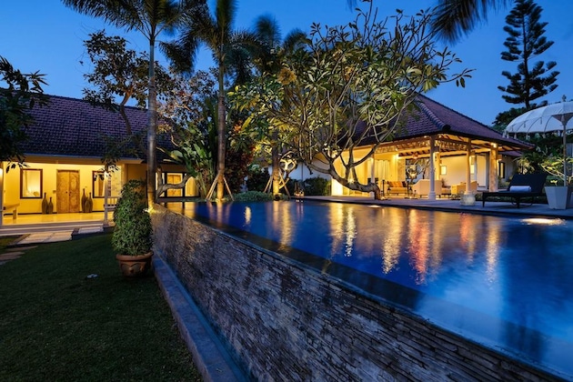 Gallery - Villa 4 Bedrooms 4 Bathrooms, North Kuta
