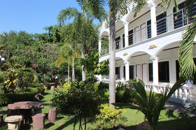 Gallery - White Elephant Resort