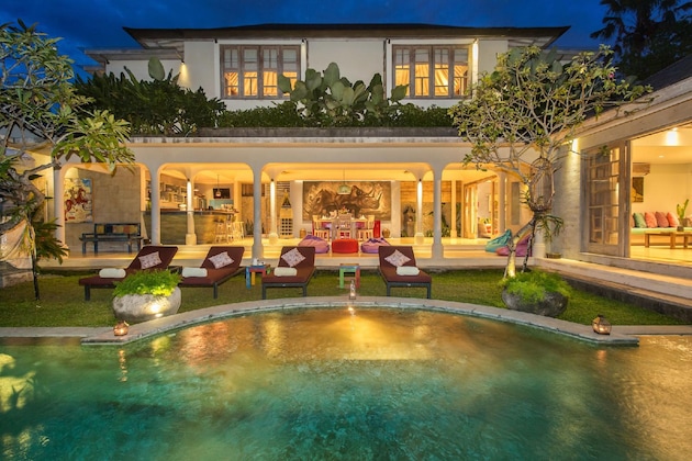 Gallery - Villa 3 Bedrooms 3 Bathrooms in Seminyak, North Kuta