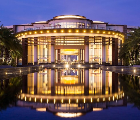 Gallery - Thousand Cranes Sanya Yazhou Bay Int'l Exchange Centre, Curio By Hilton