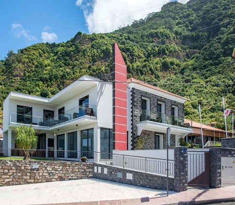 Gallery - Enxurros House