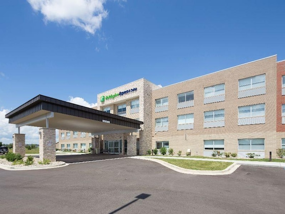 Gallery - Holiday Inn Express & Suites Gaylord By Ihg